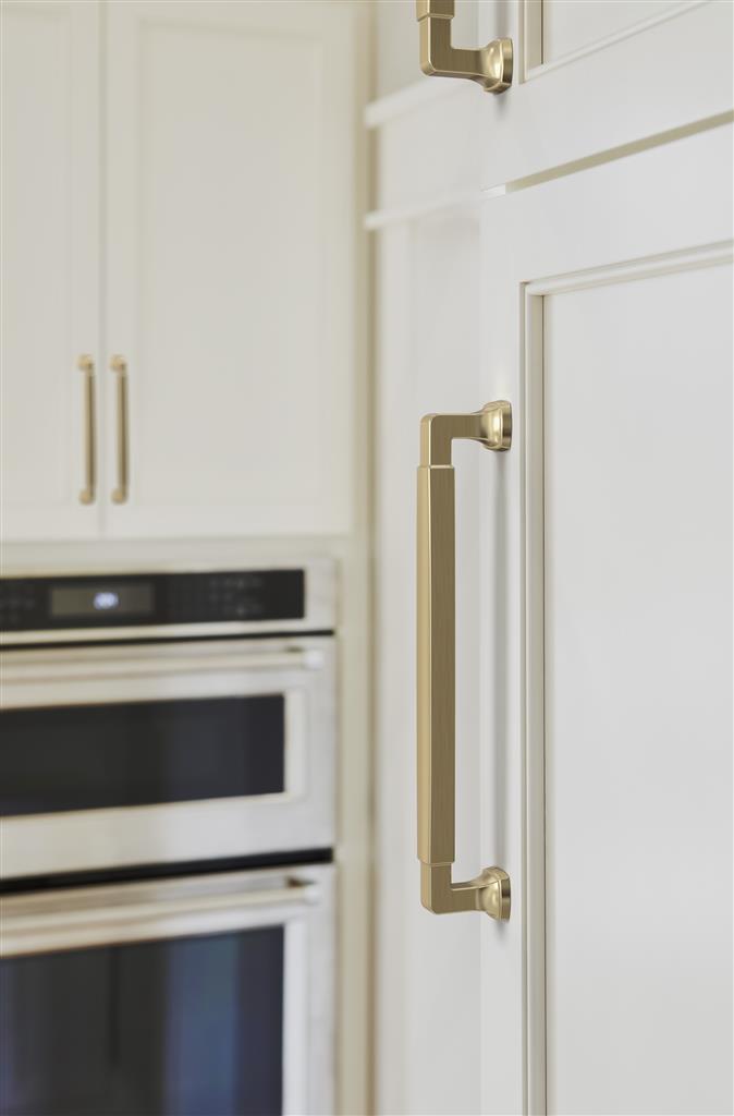 Stature Cabinet Pull