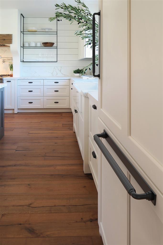 Ladera Appliance Pull Backplate