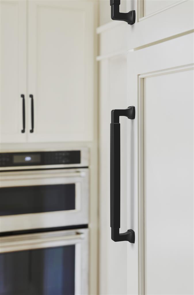 Stature Cabinet Pull