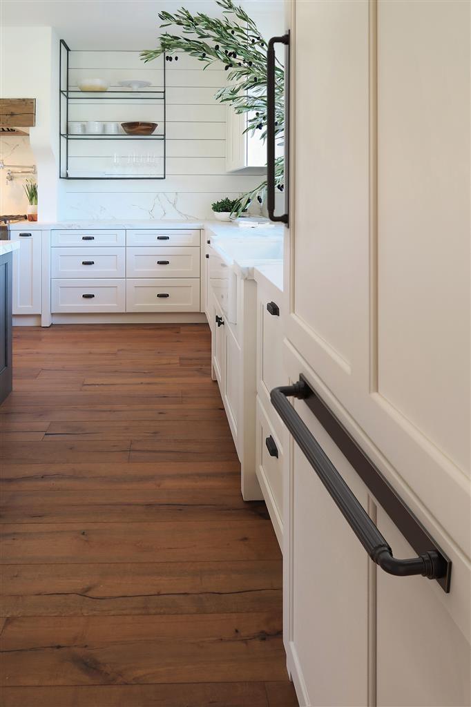 Ladera Appliance Pull Backplate